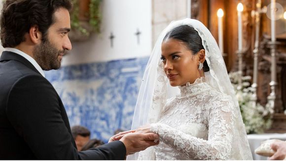Afonso (Humberto Carrão) e Maria de Fátima (Bella Campos) se casaram no capítulo de 10 de julho na novela 'Vale Tudo'