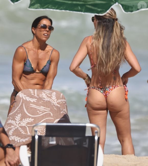 Fotos de biquíni de Mônica Teixeira: jornalista da Globo roubou a cena pela boa forma exibida em dia de praia