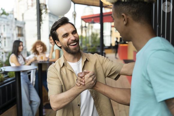 Empatia, humildade e equilíbrio emocional estão entre as características de quem pratica a gratidão no automático