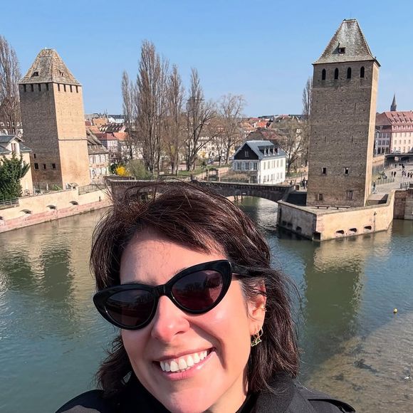 Em uma das postagens, a fisioterapeuta Natasha, esposa de Bonner, brincou sobre o frio congelante: "Céu azul. Max 7º Min 1º. É isso!".