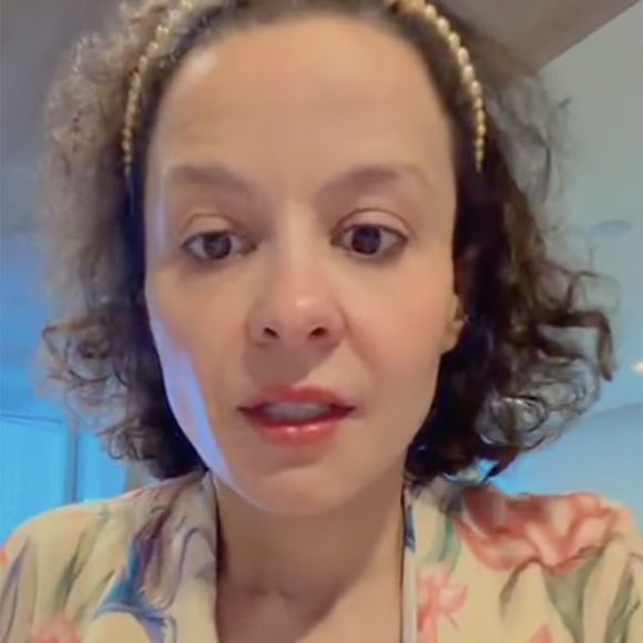 Nos últimos dias, Maiara mostrou pela primeira vez o seu cabelo natural em uma live