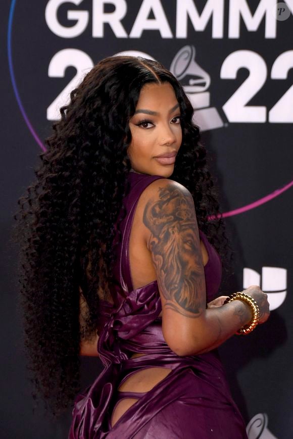 Jojo Todynho, Lívia Andrade, Ludmilla, Viih Tube, Rafaella Santos e Anitta estão entre as personalidades que já assumiram publicamente a realização de procedimentos estéticos para manter o corpo em dia — muitas vezes, priorizando a praticidade e a eficácia em meio à rotina intensa de compromissos e exposição nas redes sociais.