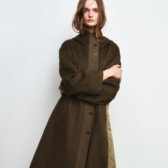 A parka da ZW Collection Limited Edition é a terceira peça que transforma qualquer produção. Confeccionada com lã, ela entrou na liquidação da Zara por R$ 811,30