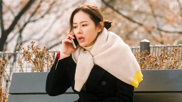 Em 'Something in the Rain' Yoon Jin-ah é uma mulher na casa dos 30 anos que se sente estagnada na vida pessoal e profissional