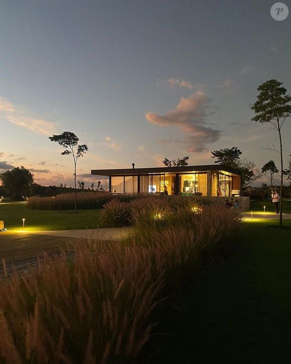 Rancho de Bruno Gagliasso e Giovanna Ewbank tem casa que incorpora um estilo rústico contemporâneo