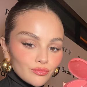 Diferente do efeito 'bronzeado' ocidental, como o de Selena Gomez, o Igari blush é aplicado abaixo dos olhos para suavizar olheiras