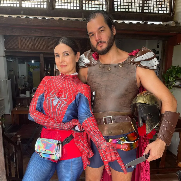 De Mulher-Aranha a pirata: Fátima Bernardes e Túlio Gadêlha sempre surpreendem no Carnaval!