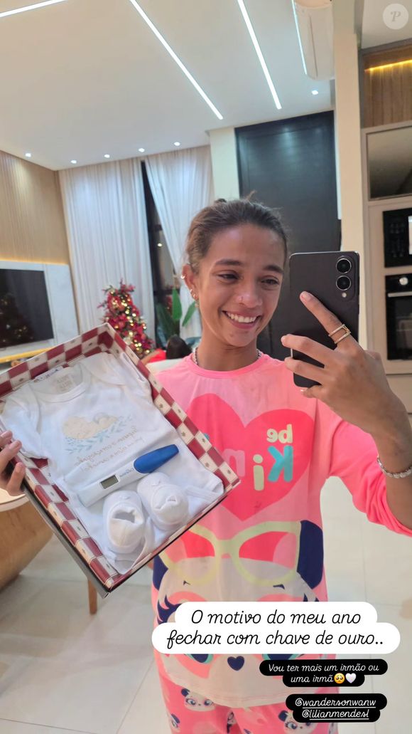 Rayssa Leal descobriu a notícia quando recebeu da mãe um kit com roupinha e sapatinho de bebê, além de um teste positivo de gravidez