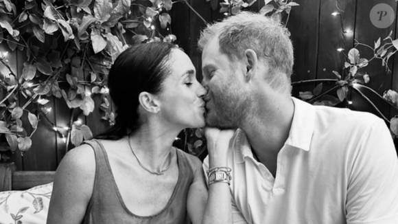 Mineads destacou que a amiga e vizinha de Markle, Oprah Winfrey, compareceu a eventos de caridade da comunidade, mas que o apresentador do "With Love, Meghan" ainda não apareceu da mesma forma. “Meghan não joga o jogo da comunidade”, afirmou ele.