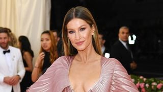 Reduzem a inflamação e regulam a tireoide: estes 2 ingredientes estão na dieta de Gisele Bündchen há 20 anos e são verdadeiros diamantes para a saúde