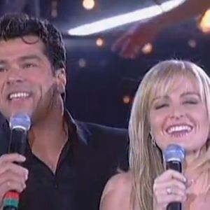 Angélica e Mauricio Mattar começaram a namorar em janeiro de 1998. Até 1999, eles terminaram e reataram, pelo menos, duas vezes