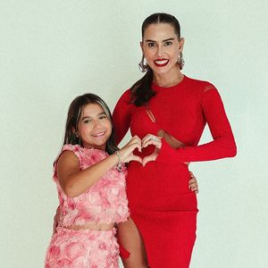 Deborah Secco postou fotos encantadoras com a filha para celebrar o natal