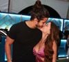Ricky Tavares e a namorada, Carol Bresolin, se beijaram no festival Garota VIP 2023