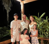 Henrique Fogaça vive lado discreto longe do ‘MasterChef Brasil’ ao lado da esposa, Carine Ludvic, e dos 3 filhos. O chef também se tornou ativista do canabidiol após a melhora da filha Olívia, que enfrenta uma síndrome neurológica rara sem diagnóstico conclusivo