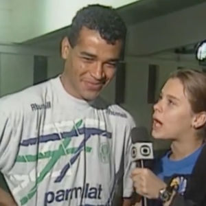 Carolina Dieckmmann conversou com Cafu e perguntou se o jogador tinha segredos para entrar bonitão em campo