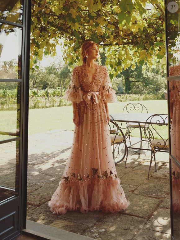 O look usado por Marina Ruy Barbosa é da coleção de primavera-verão 2025 da Valentino