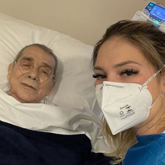 A apresentadora do SBT disse que o jeito bruto do pai tornou a relação mais distante e que tudo melhorou nos três últimos anos de vida dele, quando ela foi morar sozinha.