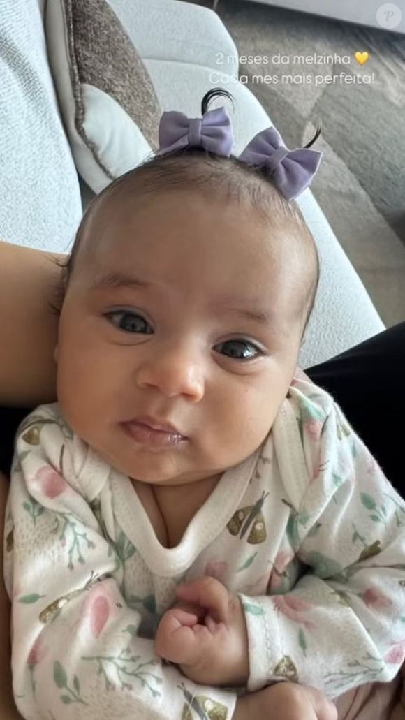Aos 2 meses de vida, Mel ainda se parece com Bruna Biancardi ou já está ficando a cara de Neymar, assim como Mavie?