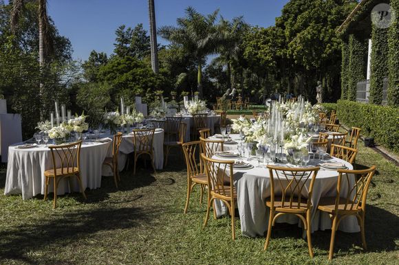 Em 'Vale Tudo', o jardim também foi decorado com as mesas para o casamento de Fátima (Bella Campos) e Afonso (Humberto Carrão).