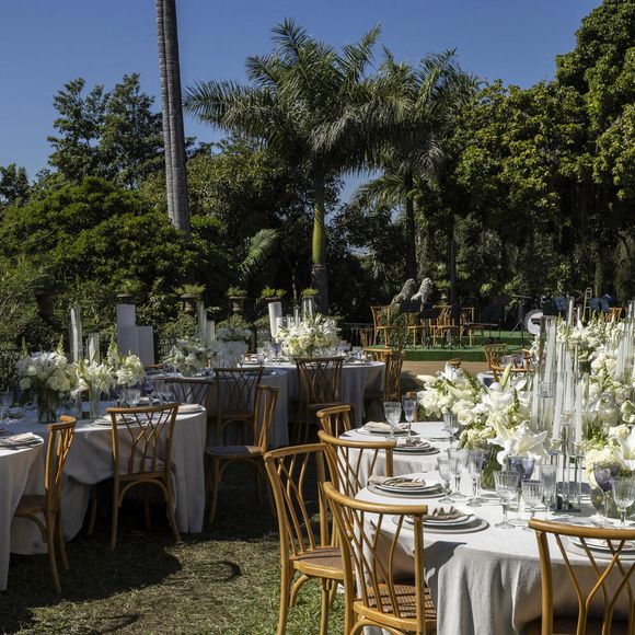 Em 'Vale Tudo', o jardim também foi decorado com as mesas para o casamento de Fátima (Bella Campos) e Afonso (Humberto Carrão).