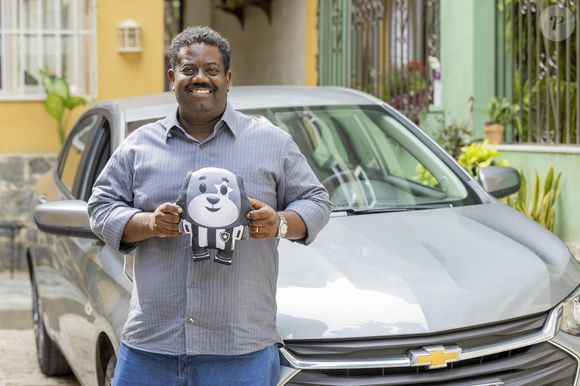 Jarbas (Leandro Firmino) revela ser o novo motorista dos Roitman, no capítulo 100 da novela 'Vale Tudo', nesta quinta-feira, 24 de julho de 2025