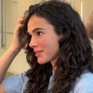 Bruna Marquezine voltou a movimentar o universo da beleza ao surgir recentemente com um visual repaginado.