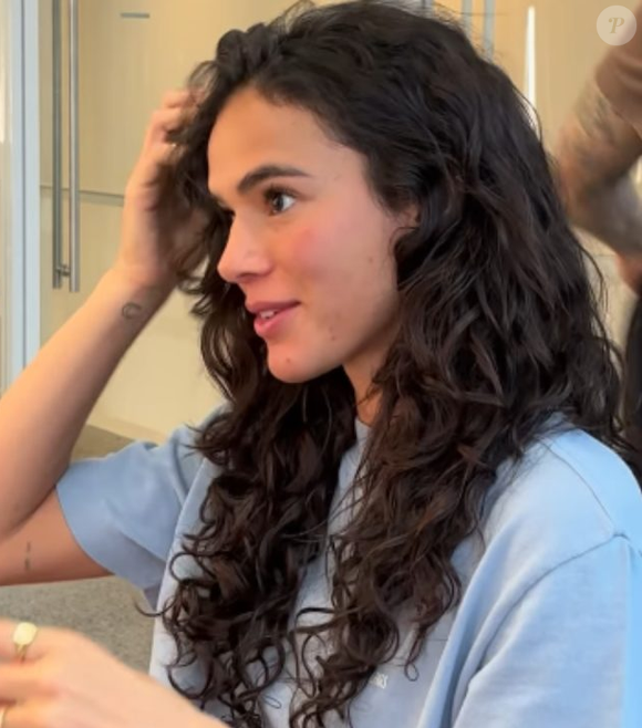 Bruna Marquezine voltou a movimentar o universo da beleza ao surgir recentemente com um visual repaginado.