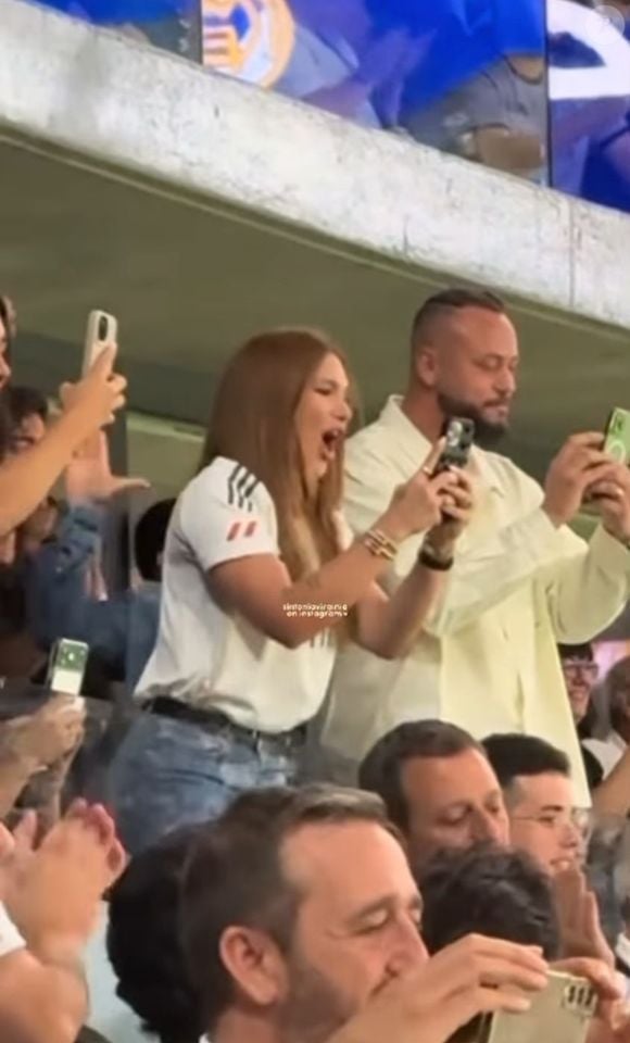 Virgínia Fonseca foi flagrada por uma fã muito animada vendo os gols de Vini Jr.