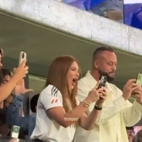 Virgínia Fonseca foi flagrada por uma fã muito animada vendo os gols de Vini Jr.