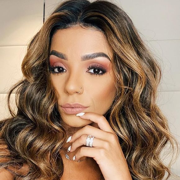 Com a passagem do tempo e amadurecimento, a beleza de Brunna Gonçalves mudou ainda mais