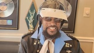 Victor Villis Village People fortuna: morte do famoso cantor de 74 anos deixa dinheiro para a família; quantia alta vem do sucesso na música nos anos 1970
