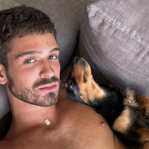 Já João Guilherme surgiu com semblante triste após terminar com Bruna Marquezine