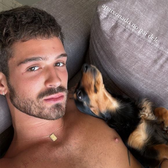 Já João Guilherme surgiu com semblante triste após terminar com Bruna Marquezine