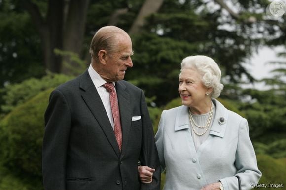 Um novo livro publicado pelo biógrafo real Hugo Vickers revela os últimos anos do Príncipe Philip ao lado da Rainha Elizabeth II