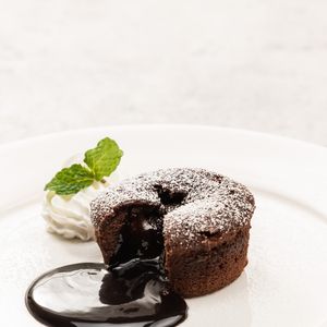 Quem não gosta de um bom petit gateau para adoçar a vida e fugir da dieta uma vez ou outra?