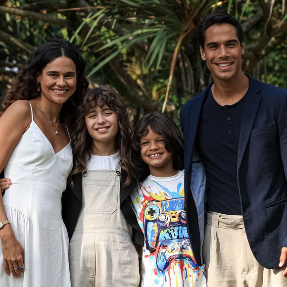 Arianne e Micael com Paloma Barral e Arthur Pereira Gonçalves seus personagens na infancia
