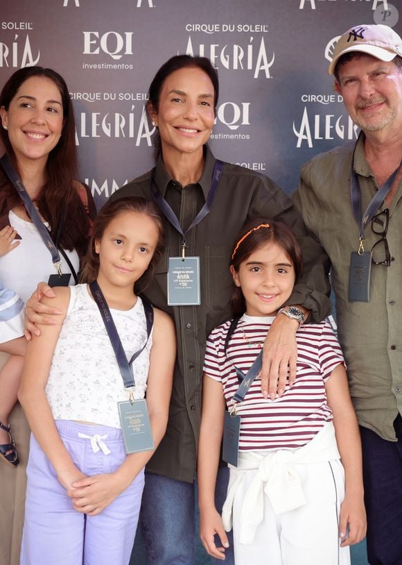 Ivete Sangalo apareceu com as filhas gêmeas, Marina e Helena, em uma rara saída em família em São Paulo