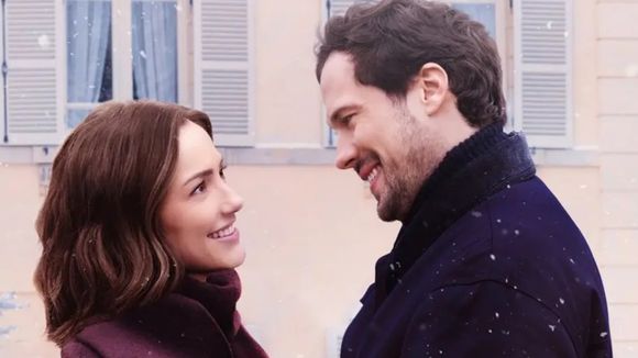 Romance, Natal e a magia de Paris: esse filme natalino TOP 1 em 49 países é a melhor escolha da Netflix para o seu final de semana