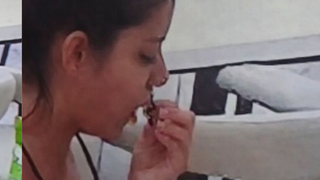 Completamente cru: no 'BBB 26', Gabriela come pedaço de carne sem assar ou cozinhar; afinal, faz mal comer carne crua? Médico alerta sobre perigos do consumo indevido