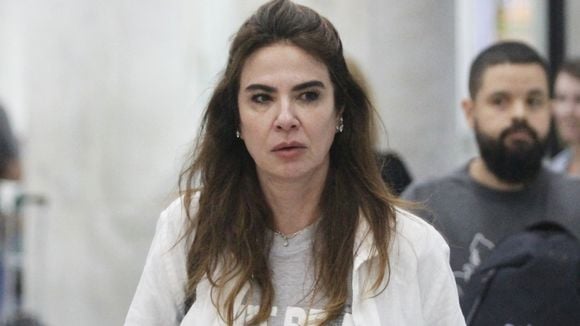Com voz abalada, Luciana Gimenez se revolta em bastidor da RedeTV! e recusa ser substituída por Babi Xavier, diz colunista