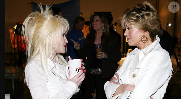 Jane Fonda lembrou com carinho de parceria com Dolly Parton no cinema em seu livro 'Minha vida até agora'