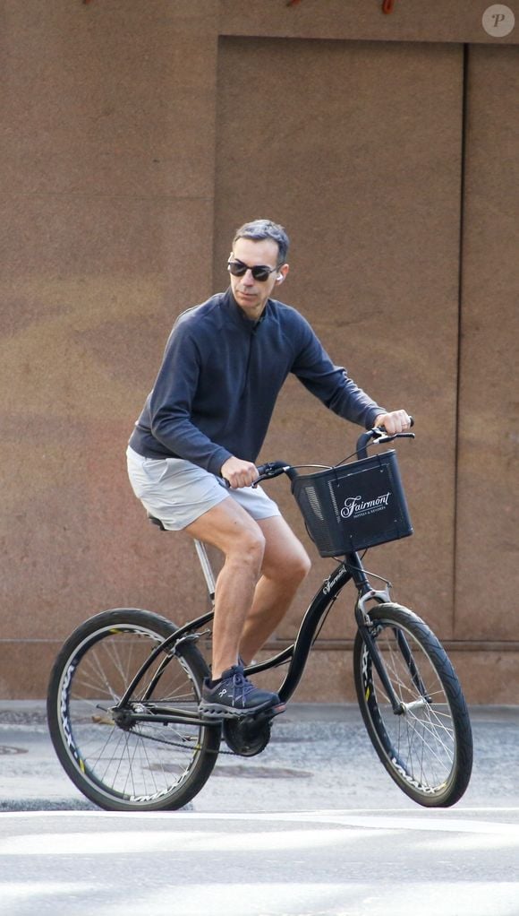 César Tralli é apaixonado por ciclismo e costuma andar de bicicleta, mas as vezes opta por dificultar seu exercício