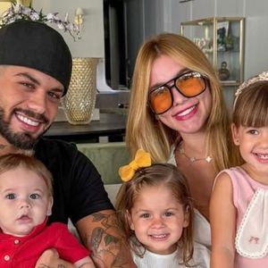 Virgínia Fonseca ostenta bolsa de R$ 350 mil feita de couro de crocodilo em foto com a família: 'Minha maior conquista'