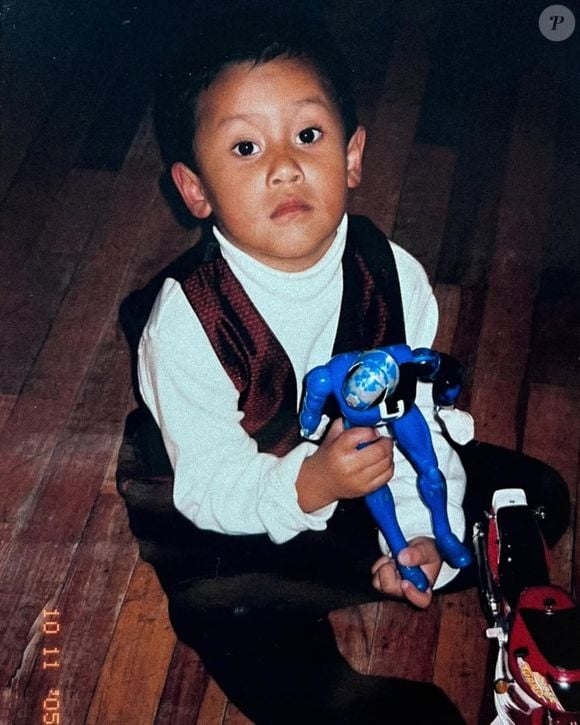 Também discreto nas redes sociais, Milton Torres Lara compartilhou há algum tempo essa foto de sua infância. Que fofura!