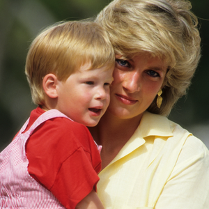 Segundo a revista People, príncipe Harry admitiu que, durante anos, manteve a esperança de que Diana estivesse viva e retornaria para buscá-lo e ao irmão. O duque explicou que essa crença protetora contribuiu para que reprimisse emoções e lembranças, tanto as dolorosas quanto as boas, após a perda da mãe