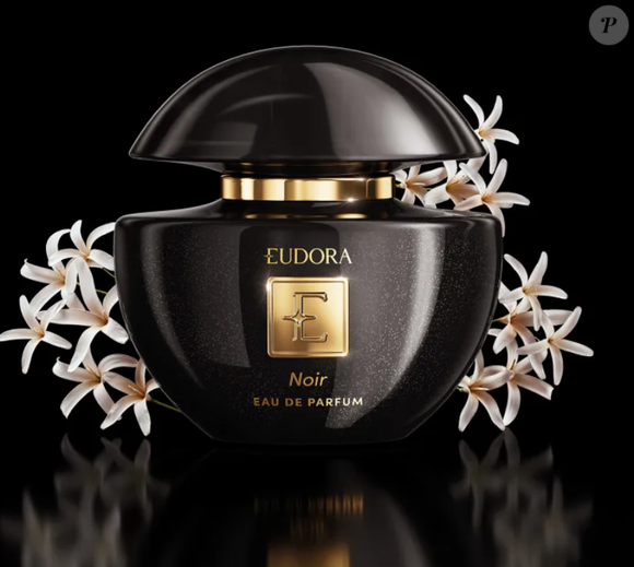 O perfume Noir, da Eudora, revela nuances amadeiradas e intensas, sendo uma boa pedida para usar em encontros especiais.