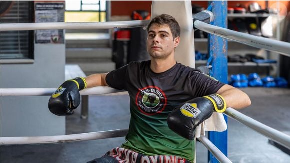 Davi (Rafael Vitti) consegue um advogado para Bárbara, que se declara para o namorado.