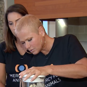 Segundo Xuxa, este é o único alimento do seu café da manhã: "As vezes eu como um biscoito vegano com uma manteiga vegana, ou com uma geleia se estou com mais fome"