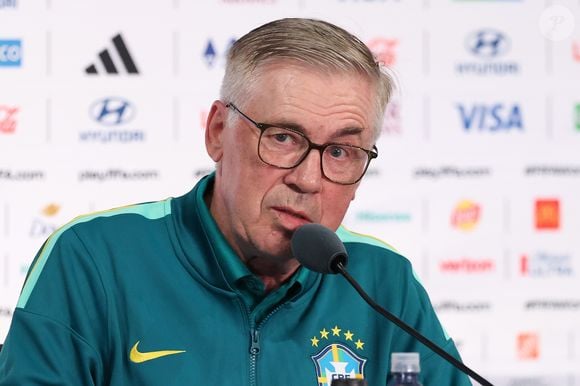 "Não está colocando os moleques", disparou Romário ao comentar as escolhas de Ancelotti