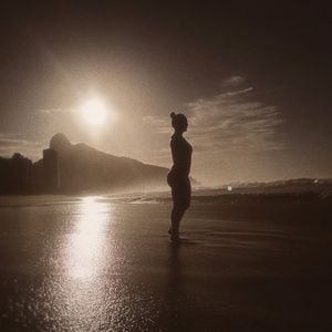 Fotos de Paolla Oliveira na praia durante aniversário chamam atenção pela naturalidade e leveza